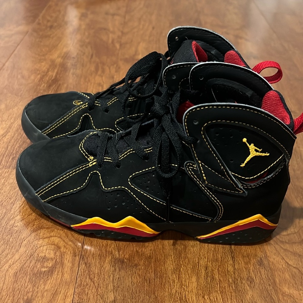 Boys Jordan tennis shoes